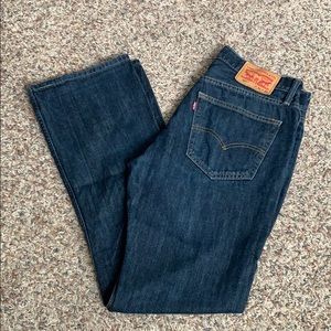 Men’s Levi’s 527 bootcut jeans. Dark wash.